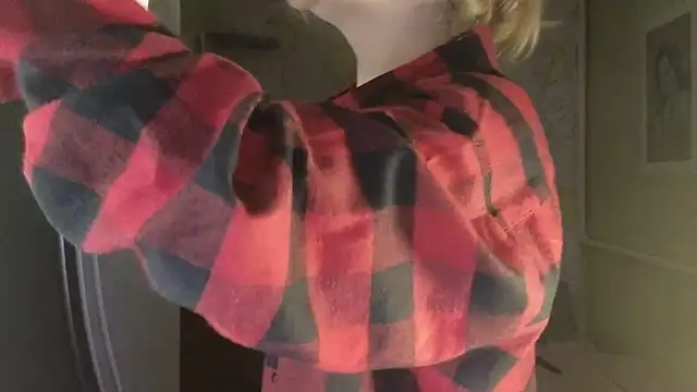 Snapshot of Riley_Roo chatting on March 2026 06:08:01 PM Riley Roo online show from March 2026 06:08:01 PM