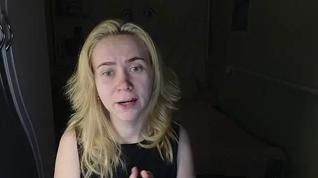 Snapshot of Riley_Roo chatting on January 2026 03:48:02 PM Riley Roo online show from January 2026 03:48:02 PM