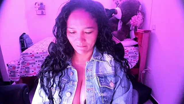 Snapshot of rayza_mature_154 chatting on November 2025 03:06:01 PM rayza mature 154 online show from November 2025 03:06:01 PM