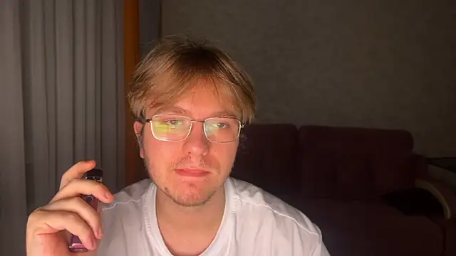 kiopiggy online show from December 2025 07:59:02 PM