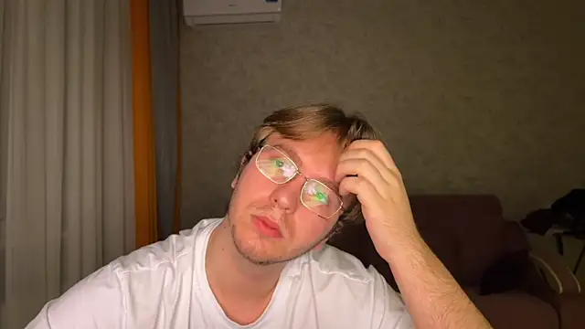 kiopiggy online show from November 2025 10:43:02 PM