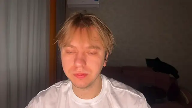 kiopiggy online show from December 2025 05:21:02 AM