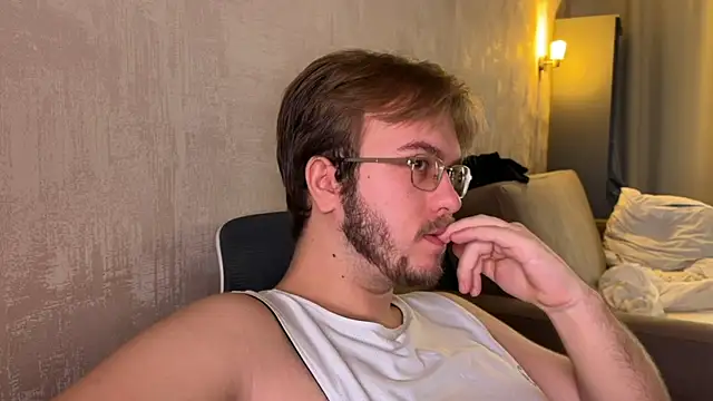 kiopiggy online show from November 2025 07:00:02 AM