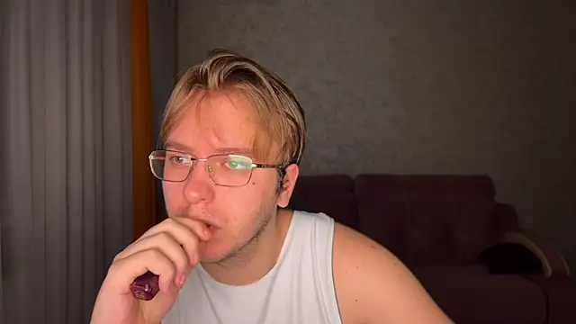 kiopiggy online show from November 2025 03:50:02 AM