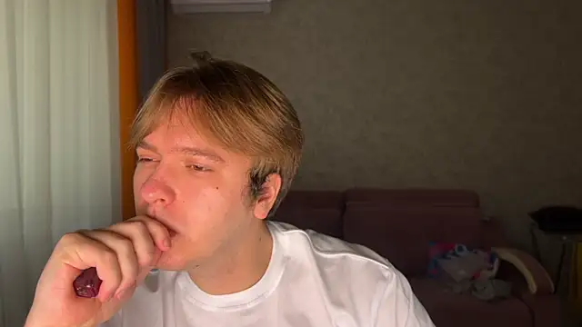 kiopiggy online show from December 2025 12:33:01 PM