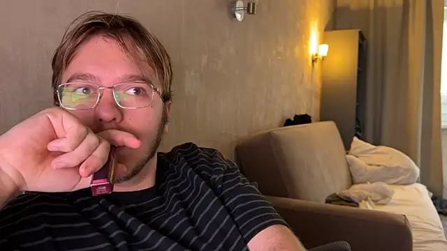 kiopiggy online show from November 2025 06:50:02 AM