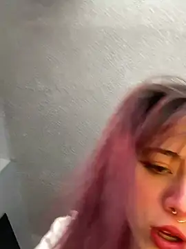 SuzzyyM online show from June 2026 09:14:02 PM