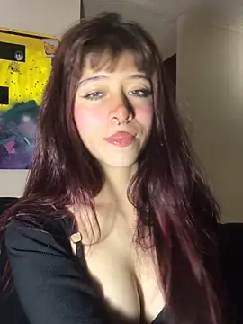 SuzzyyM online show from December 2025 10:34:01 PM