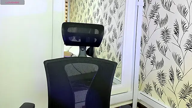 SuzzyyM online show from March 2026 10:10:02 PM