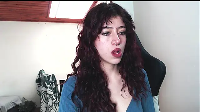 Snapshot of SuzzyyM chatting on December 2024 02:28:01 PM SuzzyyM online show from December 2024 02:28:01 PM