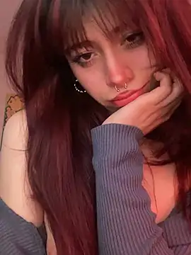SuzzyyM online show from May 2026 11:03:02 PM