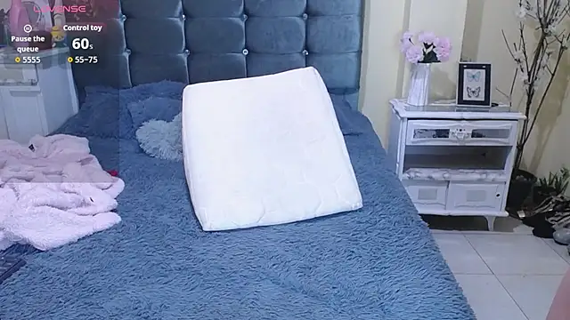 IsaBaileys  online show from February 2026 02:33:02 AM