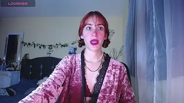 IsaBaileys  online show from February 2026 03:06:01 AM