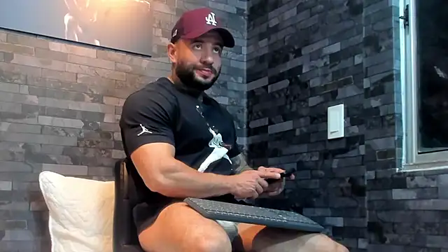 BruceDallas online show from April 2026 12:17:01 AM