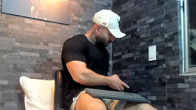 BruceDallas online show from April 2026 12:28:01 AM