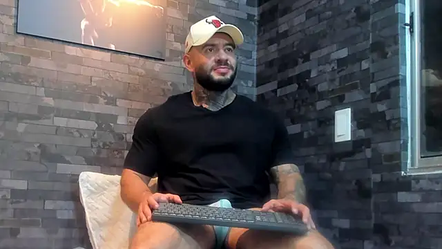 BruceDallas online show from April 2026 04:52:01 AM