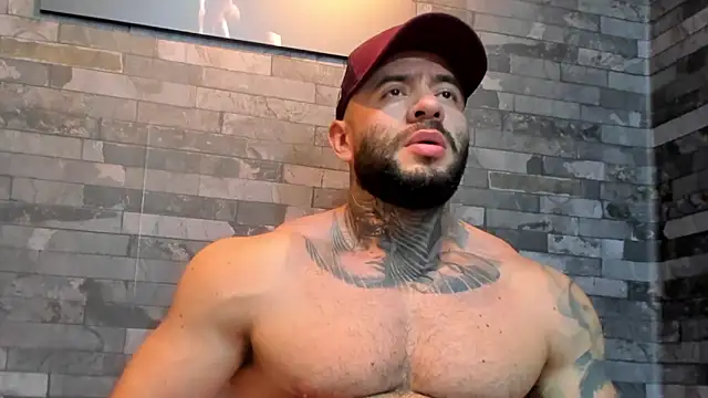 Snapshot of BruceDallas chatting on May 2026 04:42:01 AM BruceDallas online show from May 2026 04:42:01 AM