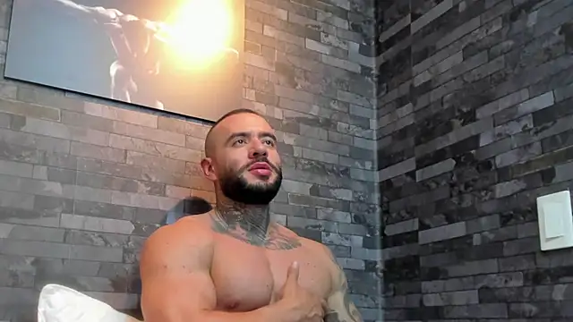 BruceDallas online show from December 2025 01:00:01 AM