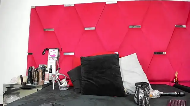 Karoll69  online show from February 2026 03:06:02 AM