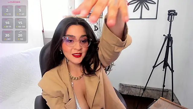 emily amaya online show from June 2026 03:54:01 PM