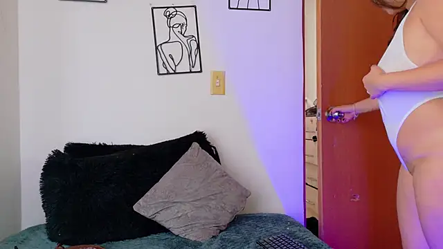 Snapshot of ale_blossom chatting on February 2026 04:39:01 PM ale blossom online show from February 2026 04:39:01 PM