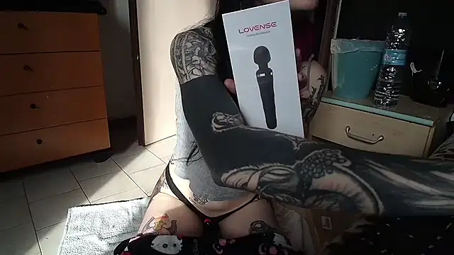 Snapshot of Honey2Bad chatting on December 2025 10:47:02 AM Honey2Bad online show from December 2025 10:47:02 AM