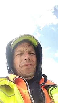 Knuffelstaaf123 online show from April 2026 12:56:01 PM