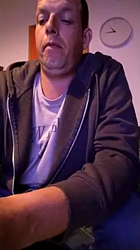 Knuffelstaaf123 online show from April 2026 10:58:01 PM