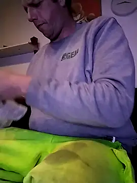 Knuffelstaaf123 online show from December 2025 03:57:01 PM