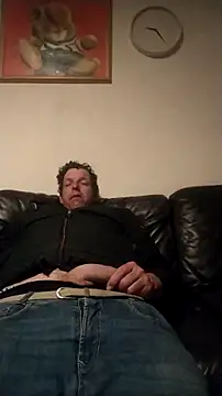 Knuffelstaaf123 online show from April 2026 09:37:02 PM