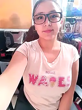 Snapshot of Cute_Penelope chatting on March 2025 06:20:02 PM Cute Penelope online show from March 2025 06:20:02 PM