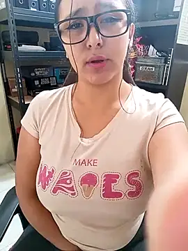 Snapshot of Cute_Penelope chatting on March 2025 03:14:02 PM Cute Penelope online show from March 2025 03:14:02 PM