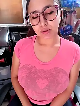 Snapshot of Cute_Penelope chatting on March 2025 03:12:02 PM Cute Penelope online show from March 2025 03:12:02 PM