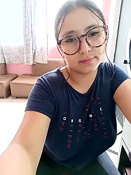 Snapshot of Cute_Penelope chatting on February 2025 06:15:01 PM Cute Penelope online show from February 2025 06:15:01 PM