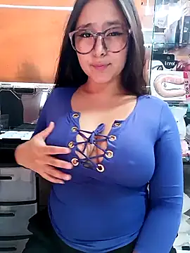Snapshot of Cute_Penelope chatting on February 2025 03:11:01 PM Cute Penelope online show from February 2025 03:11:01 PM