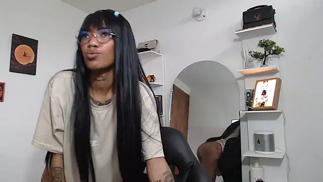 Snapshot of Honey-420- chatting on May 2026 03:12:02 PM Honey-420- online show from May 2026 03:12:02 PM