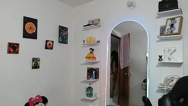 Snapshot of Honey-420- chatting on May 2026 01:45:01 AM Honey-420- online show from May 2026 01:45:01 AM