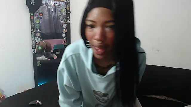 Snapshot of Honey-420- chatting on October 2025 12:04:02 PM Honey-420- online show from October 2025 12:04:02 PM