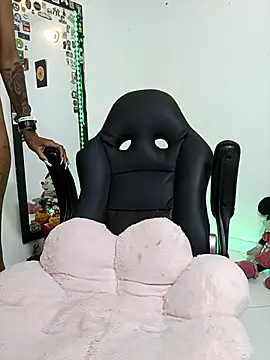 Snapshot of Honey-420- chatting on September 2025 01:10:02 AM Honey-420- online show from September 2025 01:10:02 AM