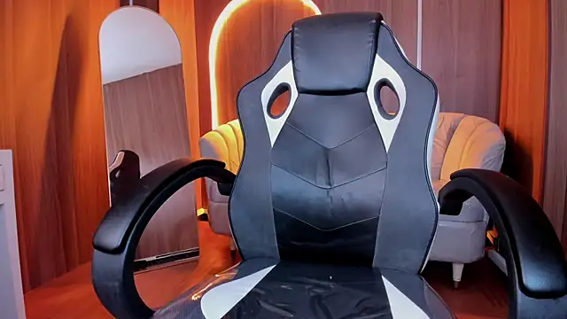 Snapshot of _mia_collins_b_ chatting on October 2025 12:58:02 PM  mia collins b  online show from October 2025 12:58:02 PM