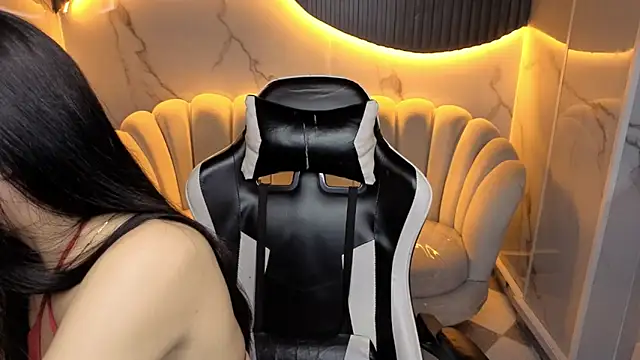 Snapshot of _mia_collins_b_ chatting on November 2025 01:11:02 PM mia collins b online show from November 2025 01:11:02 PM