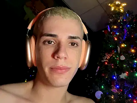 Cristian Delgado online show from December 2025 05:39:02 AM