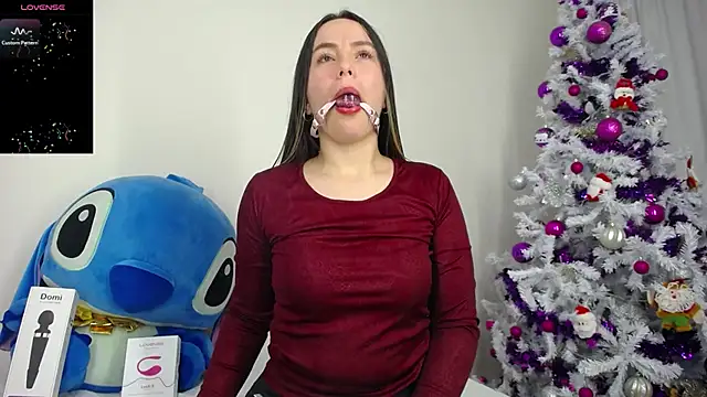 Snapshot of LauraSofia_Cam chatting on December 2024 09:51:01 AM LauraSofia Cam online show from December 2024 09:51:01 AM