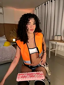 Lianh Benett online show from November 2025 06:51:02 AM