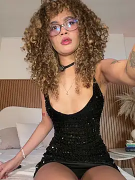 Snapshot of Lianh_Benett chatting on February 2026 08:23:01 AM Lianh Benett online show from February 2026 08:23:01 AM