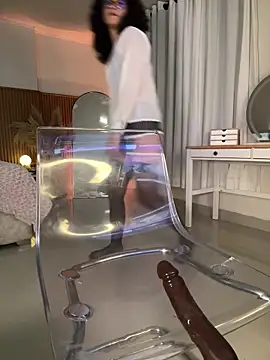 Lianh Benett online show from November 2025 05:24:02 AM