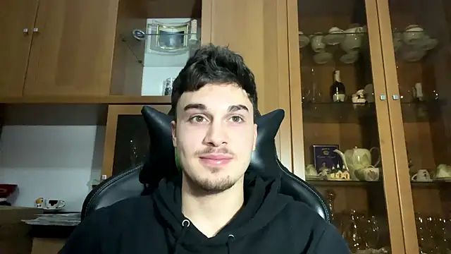 Snapshot of Hank_04 chatting on December 2024 05:04:02 PM Hank 04 online show from December 2024 05:04:02 PM