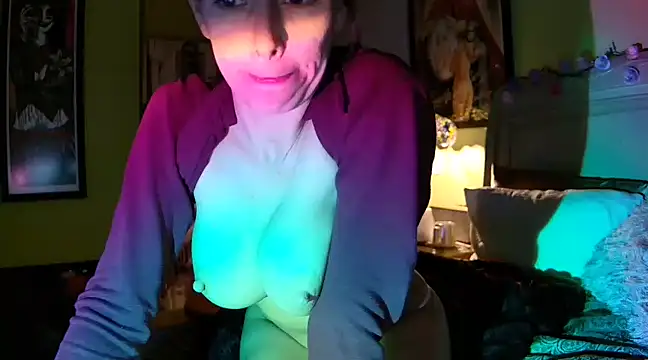 Snapshot of GardenGirl00 chatting on March 2025 05:01:01 AM GardenGirl00 online show from March 2025 05:01:01 AM