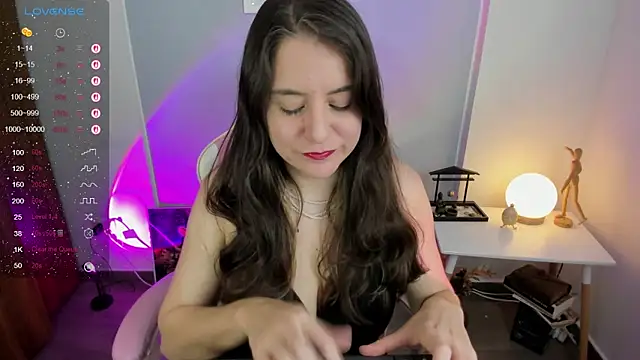 Snapshot of Tamara_m_ chatting on May 2026 05:40:02 PM Tamara m online show from May 2026 05:40:02 PM
