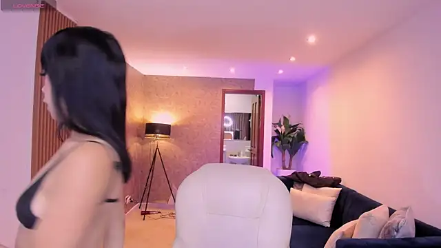 viiolet thomas online show from November 2025 08:01:01 PM